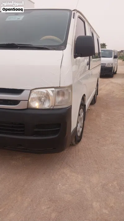Toyota Hiace Cargo 2