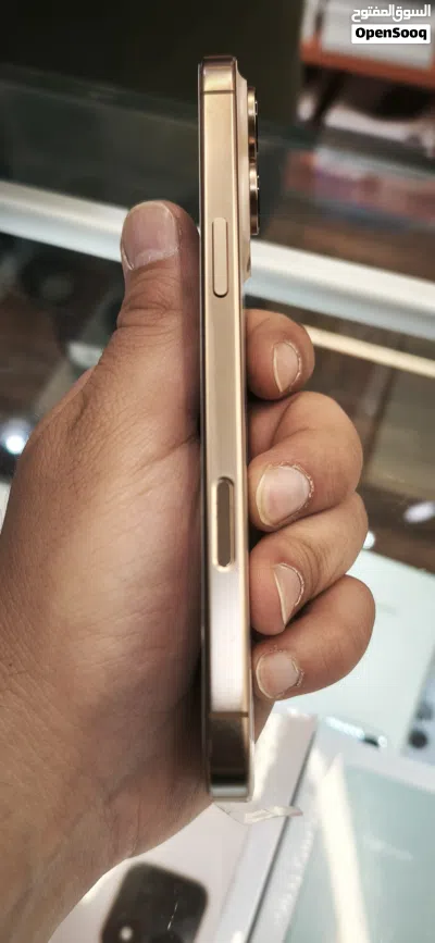 IPhone 16 pro max بطارية: 94+98% متوفر لون ابيض ولون صحراوي تخزين:256g وكالة الوكالة بسعر الحرررق 2