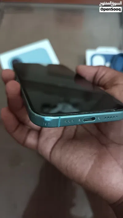 ايفون 16 128gb مع كفر ابل اصلي 4