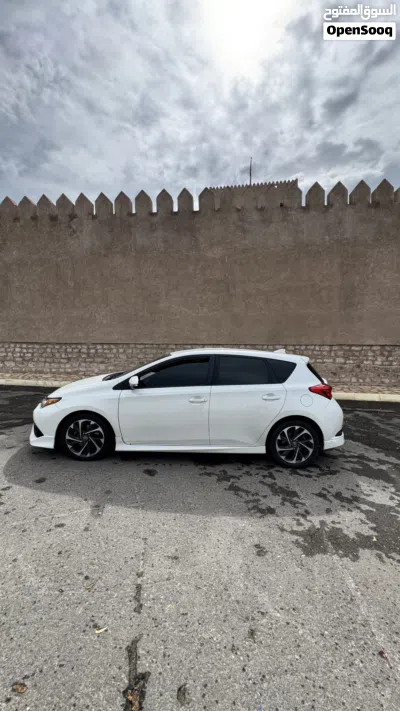 Toyota Corolla Hatchback 2