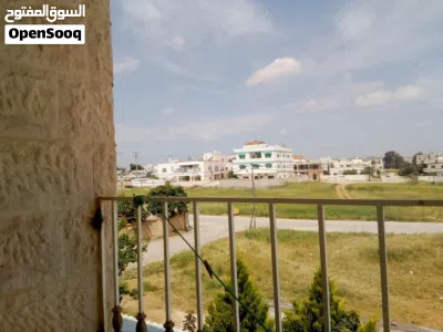 شقة للبيع مساحة واسعة طابق اول فني 4