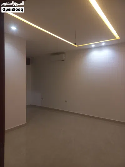 شقة سكنية للايجار بدون اثات فيها دولاب مطبخ ومكيفات ،دور الثاني 3