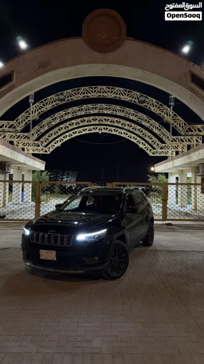 جيب شيروكى Latitude LUX 4