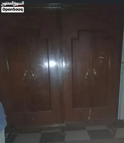 سرير ودولاب ونيش خشبي حالة جيدة 2