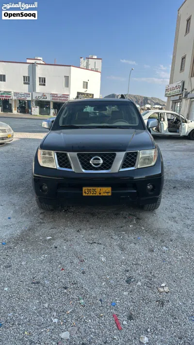 Nissan Pathfinder XE 2