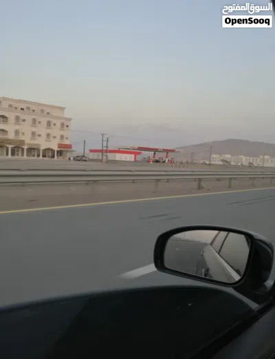 سكني تجاري قريبة على الشارع العام ومحطة البترول والخدمات كلها 2