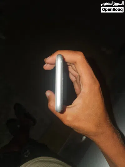 Se2الجهاز كل شي واضح في الصور مكسور من تالي والبطمه متخدمش الباقي اموره لوز 2