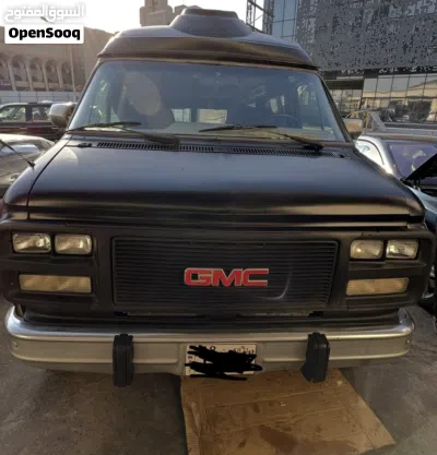 GMC Savana 3