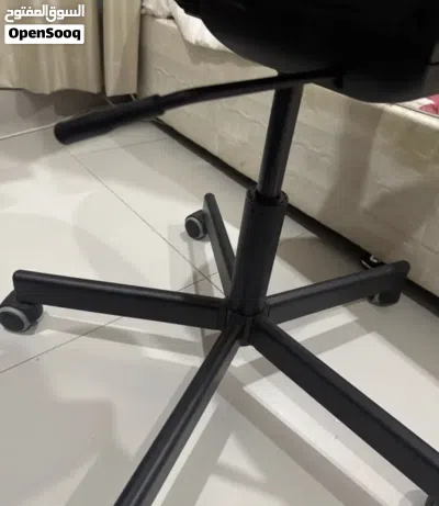 Clean Office Revolving Chair 3