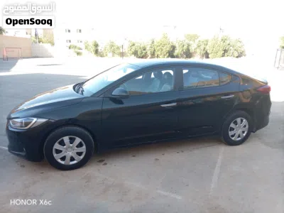 Hyundai Elantra Standard 3