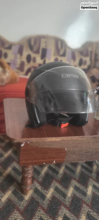 خوذة راقية مبطنة ومعها حماية للعيون بسعر حالي 2