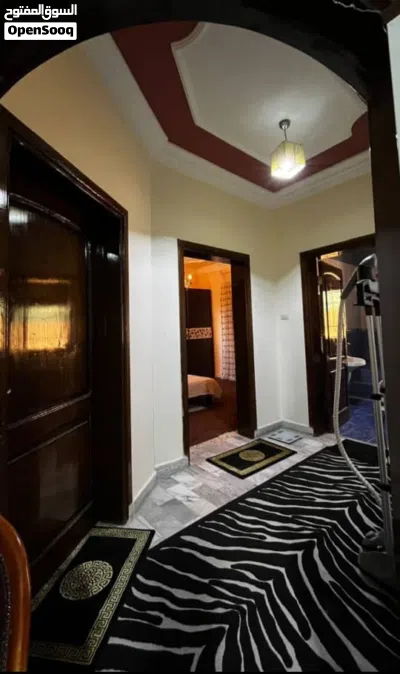 فيلا ارضية للبيع خمسة شوارع عين زارة 3