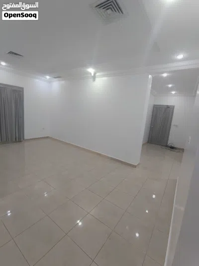 شقه للايجار بمنطقه الفنيطيس،الشقه بالسرداب قريبه من شارع الغوص 3 غرف 3 حمامات+مطبخ+ صاله +غرفه شغال@ 3