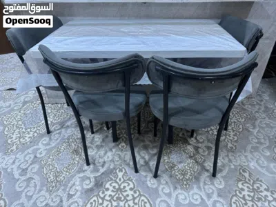ميز طعام مع اربع كراسي 2