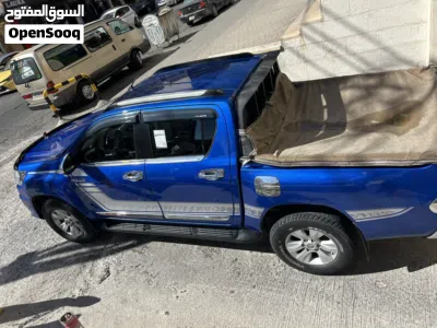 تويوتا هيلوكس SR5 2