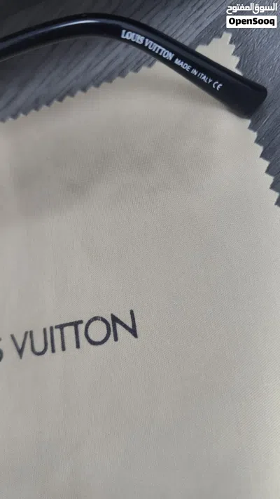 LOUIS VUITTON SUN GLASS 4