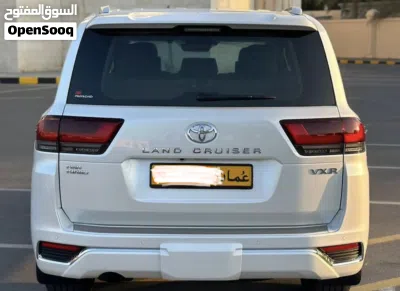 Toyota Land Cruiser VXR 2
