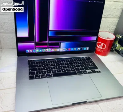 Laptop MacBook Pro ssd 512 core i7 GRAPHICS 2