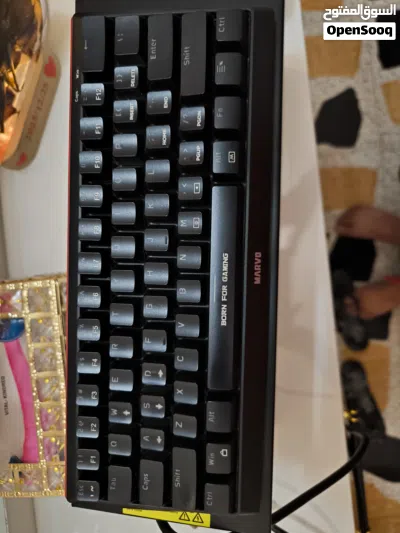 كيبورد احترافي ميكانيكي يحتوي على اضائه RGB مستعمل نضيف كلش كله شغال السعر 30 الف 2
