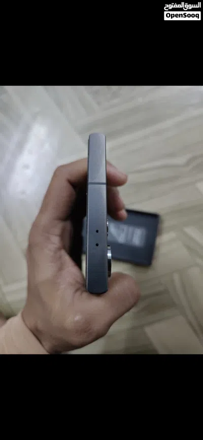 Samsung Galaxy S24 ultra black titanium 2