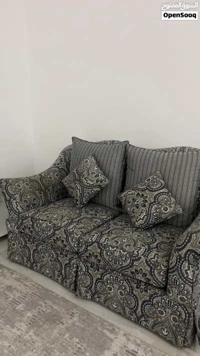 للبيع طقم كنب كامل نظيف وقليل الاستخدام قابل للتفاوض 3