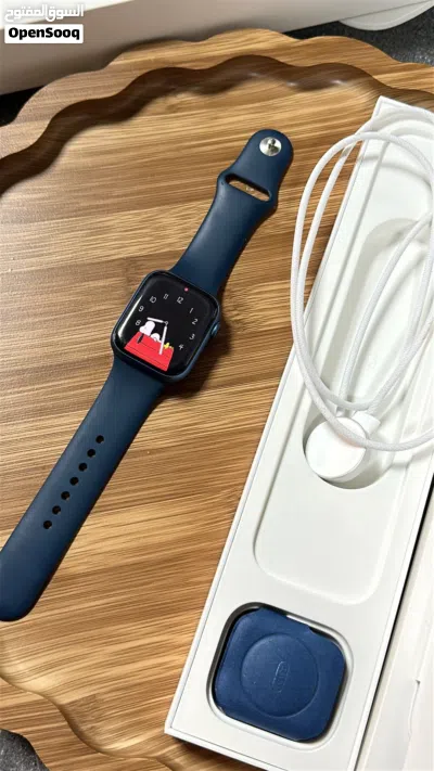 Apple Watch Series 7 GPS 45mm ألمنيوم لون أزرق، مع العلبة والشاحن ، بحالة جيدة البطاريه 83 4