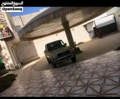 شقة ضخمه جد خلف غدره قريبه الجراف 3غرف وحمامين ومطبخ وصالةجانبيه كبيرةوحوش كبير للعماره ب 110و100الف 3