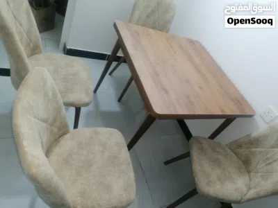 طاوله خشبيه مع اربع كراسي 3