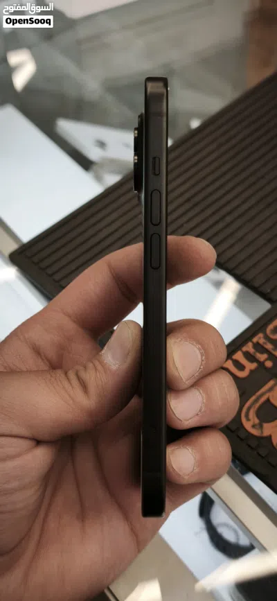 iphone 15 تخزين 256g لون اسود بطارية 84% لا يوجد خدوش بحالة الوكالة 3