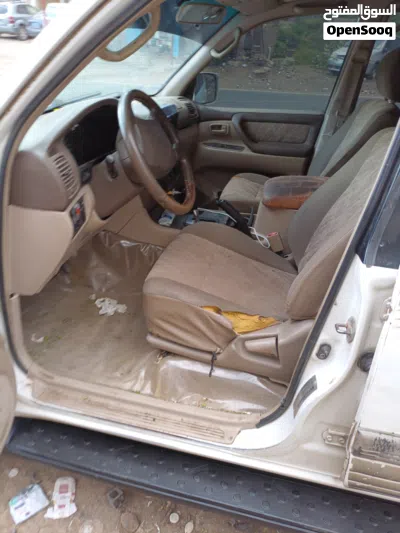 Toyota Land Cruiser GXR 2