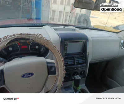 Ford Explorer Base 4