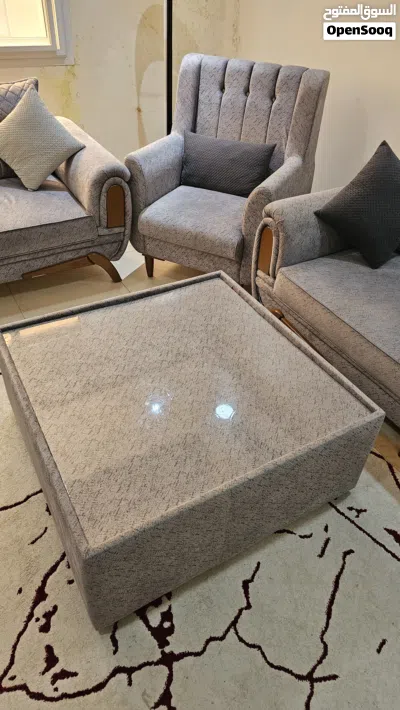 طقم كنب 7 اشخاص بحالة الجديد 4