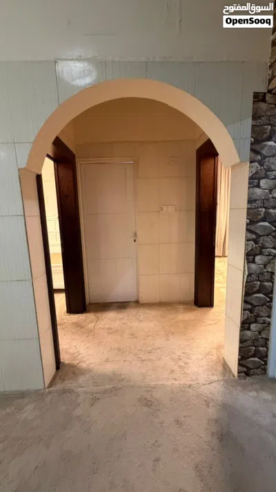 منزل حديث وبموقع حيوي للايجار 3