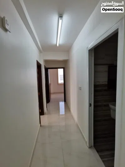للإيجار شقة عائلية في المعبيلة الجنوبية خلف نيستو موقع مميز قريب من جميع الخدمات - Flat For Rent 2