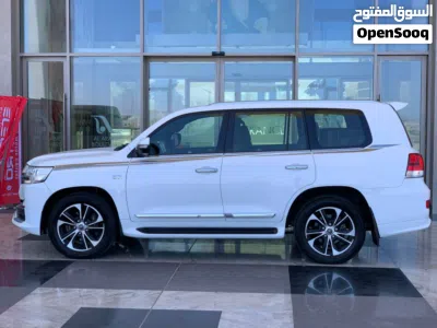 Toyota Land Cruiser VXR 2
