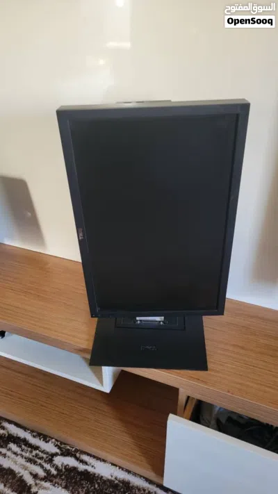 شه كمبيوتر ماركه DELL اصليه حجم 24 فيها جميع المداخل تقدر تستعملها ع كل الاجهزه يوجد بها مدخل صوت 4