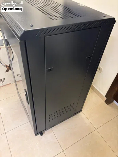 حاضنة سيرفرات / Network Rack Cabinet بحالة ممتازة 3