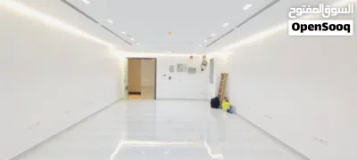 مكتب متشطب للايجار في هايد بارك 3