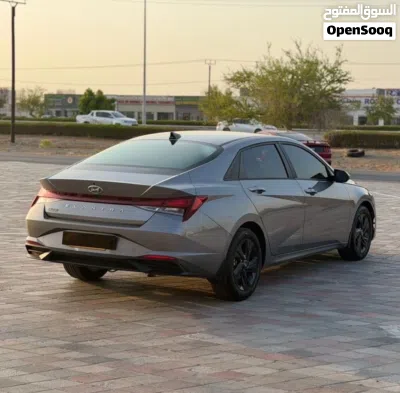 Hyundai Elantra SEL 4