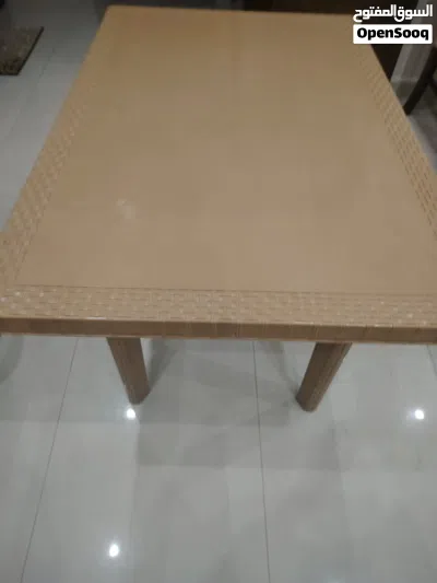 تخت حديد + كراسي بلاستيك وطاولة 2