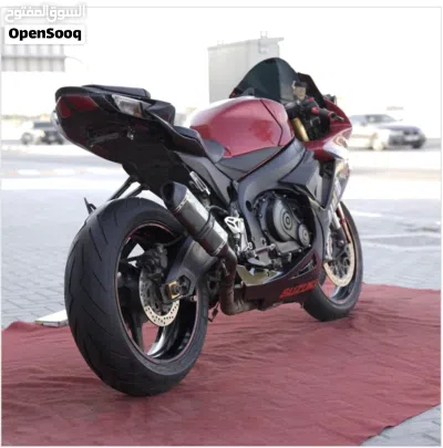 سوزوكي GSX-R750 2