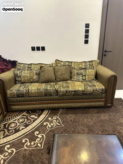 Used Sofa table and carpet For FREE 4