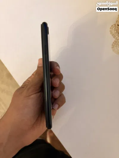 آيفون se3 2022 الأخير 4