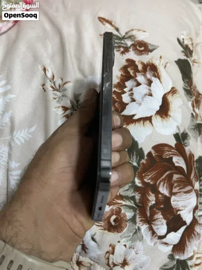 للبيع ايفون 12 بروماكس 3