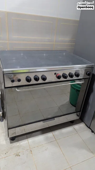 Oven (Good condition) 2