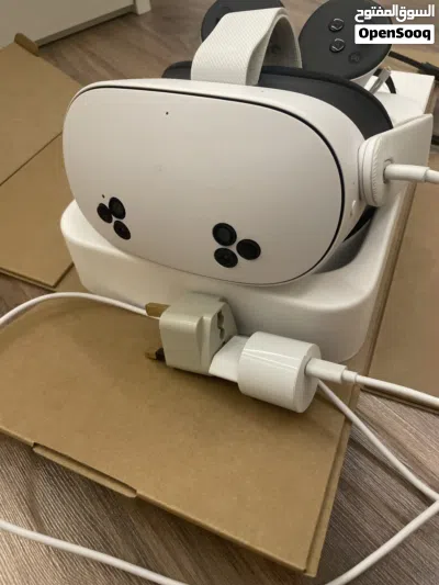 Oculus Quest 3S شبه جديد – استخدام بيع عاجل خفيف + كل الأغراض 2