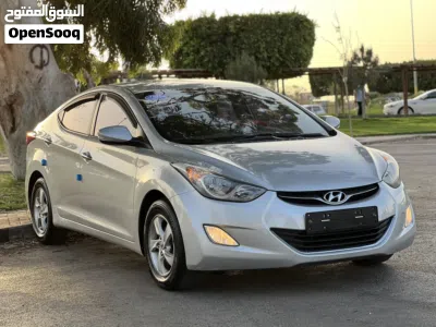 Hyundai Elantra Standard 2