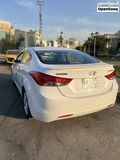Hyundai Elantra Standard 3