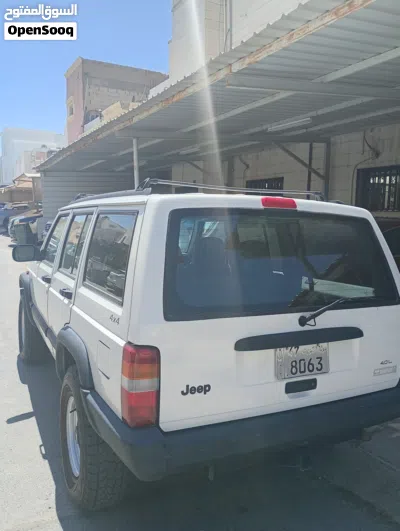 Jeep Cherokee Sport 4