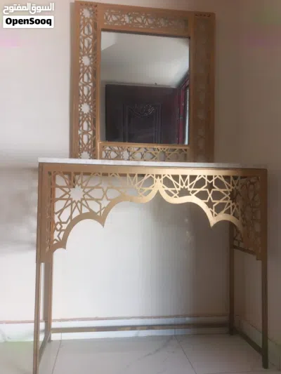 ستاند جميل مع زجاجه 2